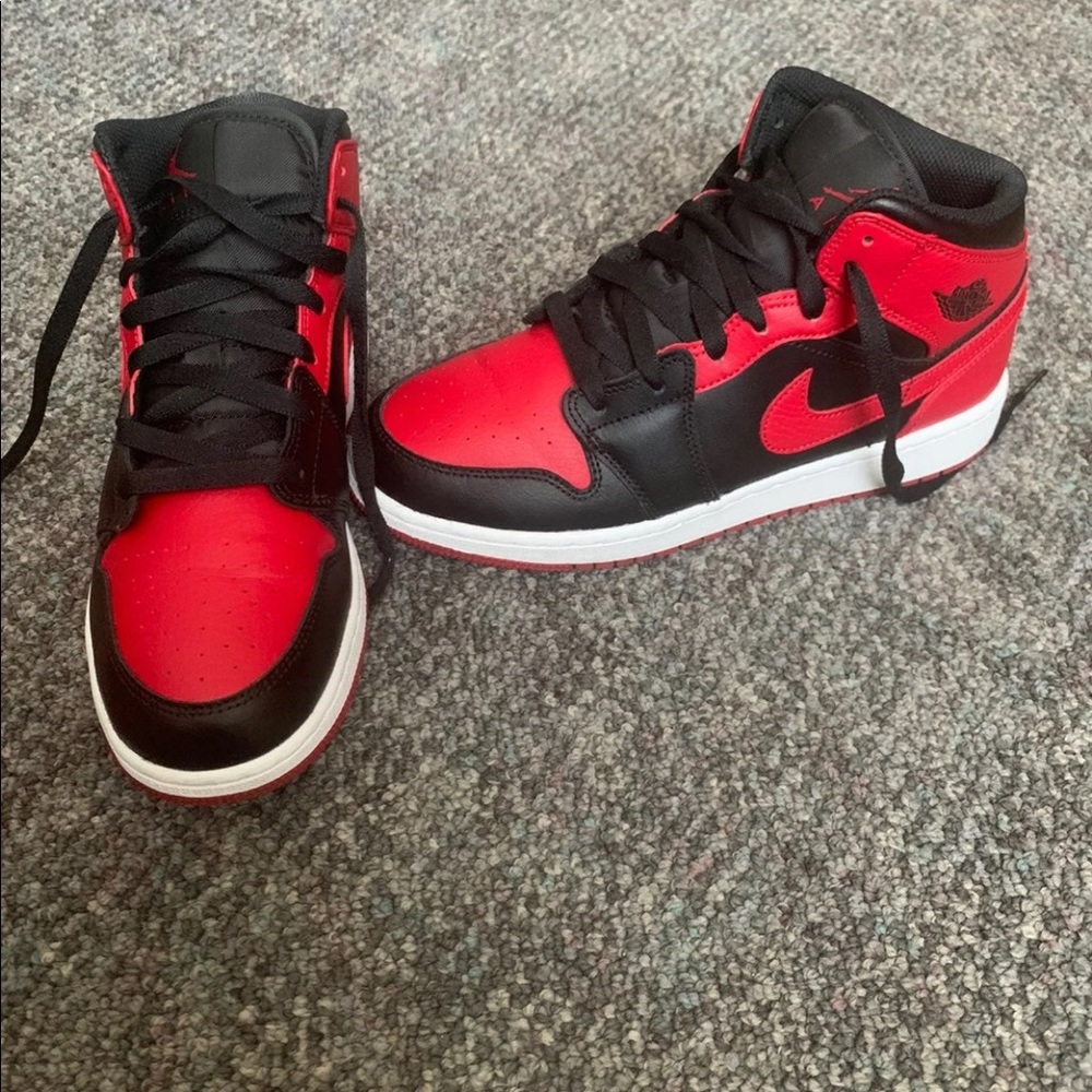 Air Jordan 1 mid